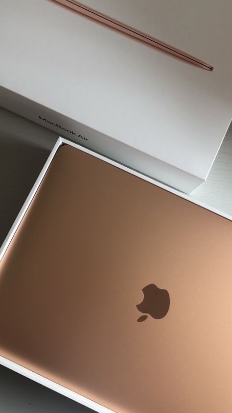 Gold macbook air M1 Gold Macbook Air, Macbook Gold, Rose Gold Macbook Air, Rose Gold Macbook, Apple Laptop Macbook, Iphone Obsession, Apple Laptop, Christmas Wishlist, Macbook Air