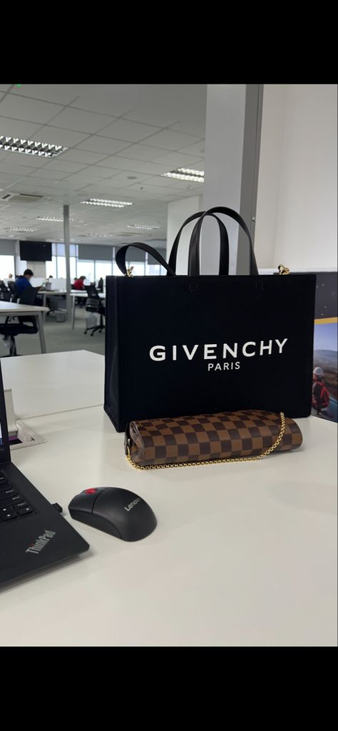 Givency Bags, Givenchy Bag Outfit, Givency Bag, Givenchy Tote Bag, Tote Bag Outfit, Givenchy Bags, Givenchy Bag, Bag Aesthetic, Givenchy Paris