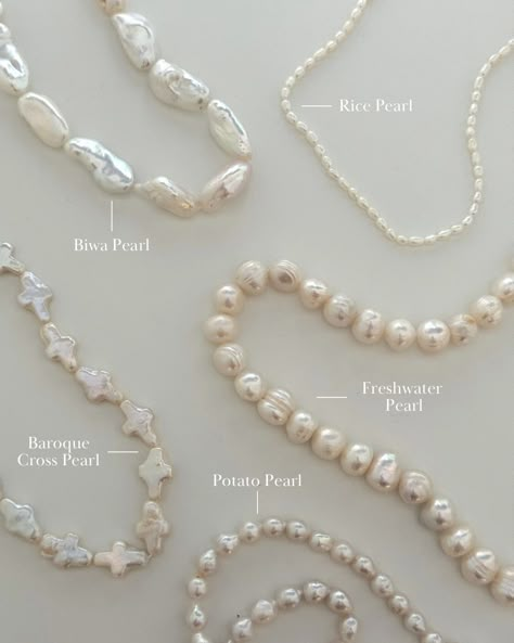 Bubble & Bead (@bubbleandbead) • Instagram photos and videos Beads Photography Ideas, Vintage Pearls Aesthetic, Beads Photoshoot, Make Jewelry To Sell, Necklace Content, Pearl Trend, Hand Jewelry Rings, Diy Beaded Jewelry, Wearing Pearls