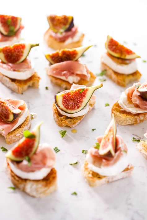 Prosciutto, figs and mint crostini | Maple From Canada Party Canapes, Fig Tart, Goat Cheese Crostini, Mini Goats, Canapes Recipes, Fancy Appetizers, Goats Cheese, Food Plating, Maple Syrup