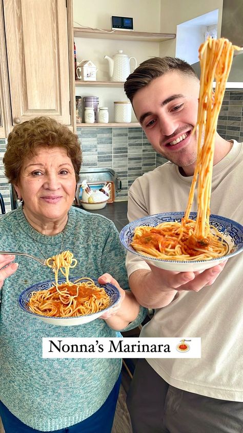 Cooking With Nonna Recipes, Sepps Eats, Sugo Recipe, Nonna Recipes, Simple Pasta Sauce, Cooking With Nonna, Easy Pasta Sauce, Noodles Recipes, Tomato Dishes