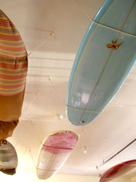 Surfboard On Ceiling, Surfboard Ceiling Rack, Surfboard Display Ideas, Surfboard Interior, Surf House Decor Interior Design, Surfboard Ceiling, Surfboard Storage, Surf Rack, Surf House Decor