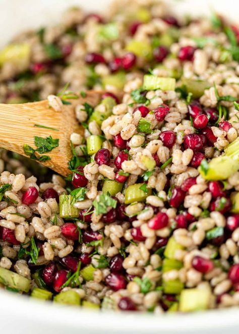 Barley Salad Recipes, Pearl Barley Salad, Salad With Pomegranate, Barley Recipe, Barley Salad, Pomegranate Salad, Grain Salad, Herb Salad, Fun Salads