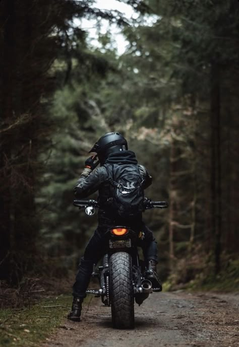 Motorcycle Photo Shoot, Biker Photos, Мотоциклы Harley Davidson, Biker Photography, Мотоциклы Cafe Racers, Biker Photoshoot, Motorcycle Wallpaper, Motorcycle Aesthetic, Motorcycle Photography