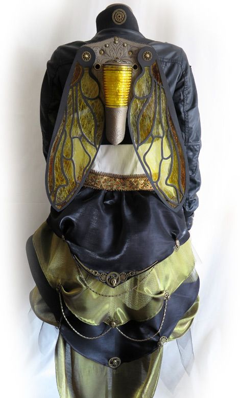 Steampunk Wasp outfit - back Wasp Outfit, Queen Bee Costume, Bug Costume, Bee Wings, Medieval Garb, Bee Costume, Diy Kostüm, Bee Dress, 1800s Fashion