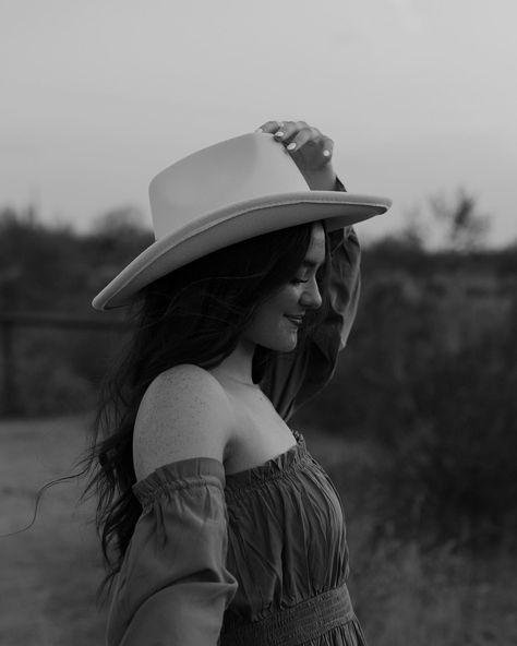 THIS IS YOUR SIGN TO BOOK. THAT. PHOTOSHOOT. THAT YOU CANT STOP THINKING ABOUT 🌙🤠✨🌅🌼 These birthday photos for miss Irylan are just screaming desert cowgirl beauty!!! - - - #arizonaphotographer #phoenixphotographer #cowgirlphotoshoot #desertphotoshoot #arizonaportraitphotographer #phoenixportraitphotographer #azphotographer #desertphotography #phxphotography #cowgirlstyle #bohophotoshoot #scottsdalephotographer Western Photo Shoot, Photoshoot Western, Western Shoot, Desert Cowgirl, Cowgirl Photoshoot, Boho Photoshoot, Western Photoshoot, Desert Photoshoot, Desert Photography