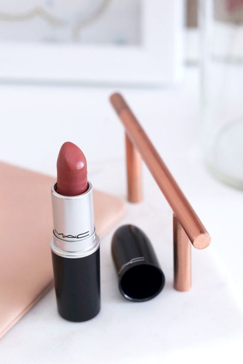 Mac Smoked Almond, Fruit Ideas, Mac Matte Lipstick, Makeup And Beauty Blog, Brown Lipstick, Beauty Forever, Lips Shades, Beauty Tricks, Beauty Creations