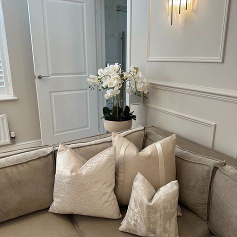 Now for your close up ladies.. Featuring: The Panelled Tahari 20" The Cream Gianni 18" The Champagne Chiara 13" Styled for @our.kent.home These three beauties sit perfectly against the backdrop of this gorgeous corner sofa. We simply love! @our.kent.home Make sure you tag us @thecouturecushion so we can share your rooms and cushions on our page #cushionset #cushions #cushion #interiors #couture #interiorstyling #softfurnishings #homeaccessories #pillows #luxurycushions #bespokecushions Luxury Cushions, The Cream, Corner Sofa, Soft Furnishings, Interior Styling, Home Accessories, Close Up, Champagne, Cushions