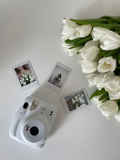 Instax Film Ideas, Instax Film Aesthetic, White Camera Aesthetic, Instax Mini 12 Aesthetic, Polaroid Hacks, Instax Photos Aesthetic, Instax Mini Aesthetic, Fujifilm Instax Mini Ideas, Instax Camera Aesthetic