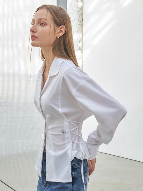 Cropped Shirt Outfit, Kemeja Korean Style, Unique Shirts Design, Fancy Collar, Collar Shirts Women, Open Collar Shirt, Outfit Korean Style, Fancy Shirt, Fashion Silhouette