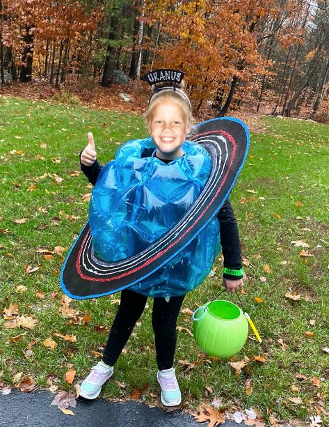 How to Make a Planet Costume | Adventures & Smiles Kids Space Costume, Space Theme Costume, Planet Costume, Universe Costume, Science Costumes, Outer Space Costume, Rocket Costume, Vocabulary Parade, Space Halloween