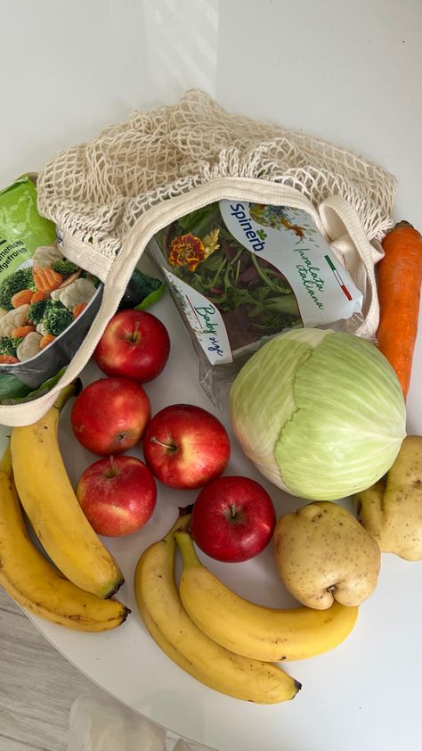 Healthy Grocery Basket Aesthetic, Healthy Grocery Haul Aesthetic, Whole Foods Grocery Haul, Grocery Haul Aesthetic, Whole Foods Aesthetic, Saturday Aesthetic, Groceries Aesthetic, Grocery Shopping Aesthetic, Healthy Grocery Haul