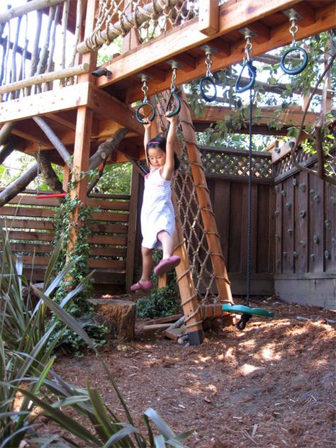 Treehouse Design Architecture, Play Structures For Kids, Tree Fort, Tree House Diy, Tree House Kids, Cozy Backyard, Tree House Designs, Diy Tree, Play Structure