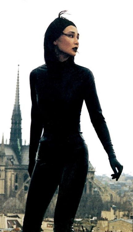 Spy Aesthetics, Cyberpunk 2077 Oc, Girly Halloween Costumes, Irma Vep, Cass Cain, Spy Movie, 90s Films, Maggie Cheung, Spy Girl