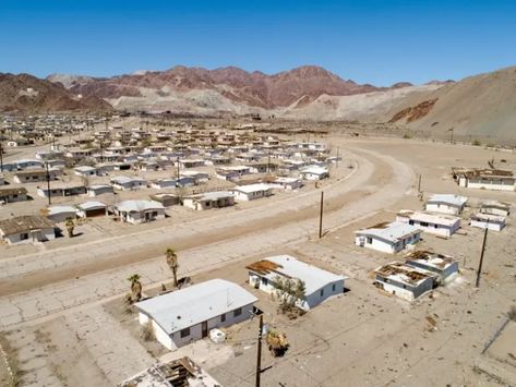 Hundreds Of Homes Remain Abandoned In This California Ghost Town - Architectural Afterlife Desert Town, Ghost Town, Mojave California, Desert Ghost Town, Montana Ghost Towns, Edge City, Bodie California Ghost Towns, Nevada Ghost Towns, Ghost Towns Usa