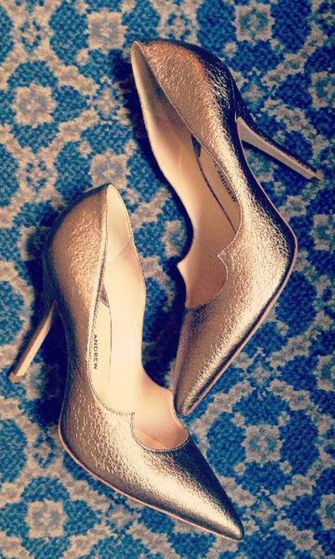 Gold Paul Andrew shoes Paul Andrew Shoes, Heart Shoes, Stunning Shoes, Stiletto Shoes, Gold Shoes, Fabulous Shoes, Shoe Closet, Crazy Shoes, Buy Shoes