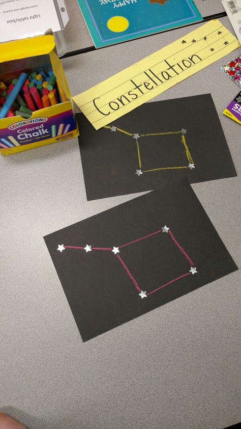 Constellations Preschool Use chalk and stickers on black paper to create a constellation. Give example of constellations for the children to look at.  What is this constellation called? How many stars make this constellation? Fine motor skills with the small stickers. Universe Crafts For Preschool, Constellation Sensory Bag, Universe Activities For Preschool, Universe Activities, Constellation Activities, Constellation Craft, Prek Centers, Science Exhibition Ideas, Steam Kids