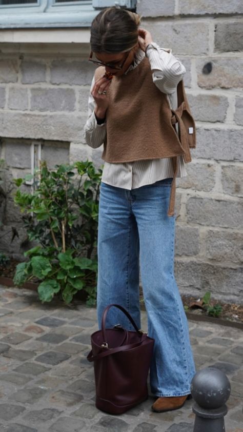 IG @ horty_et_mahaut Sandro Paris Outfit, Long Sweater Vest Outfit, Mules Outfit, Mango Clothing, Sweater Vest Outfit, Long Sweater Vest, Sandro Paris, Paris Outfits, Jw Anderson