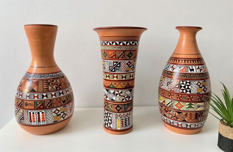 Peruvian Home Decor, Peru Decor, Inca Pottery, Peruvian Decor, Peruvian Pottery, Hispanic Art, Peruvian Art, Plant Pot Design, Boho Vase