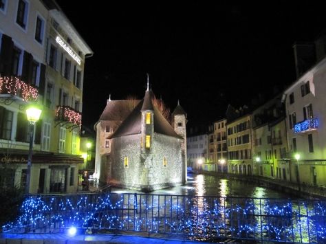 The Palais de L'Isle of Annecy with Christmas lights Annecy France, Christmas Card Pictures, Shake Off, Fairytale Castle, French Alps, Christmas Travel, Modern City, Winter Blues, Most Romantic