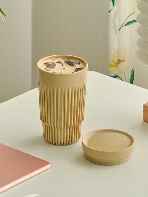 Composition : BIO PE + PE (biomass content 50 to 85%)Color : beige, yellow, warm gray, green, charcoal, purple, grayCountry of Origin : Republic of Korea To Go Coffee Cups, To Go Cup, Brunch Cafe, Disposable Coffee Cups, Kitchen Cups, Style Outfits Men, Graphic Design Elements, Reusable Cups, Cup Sleeve