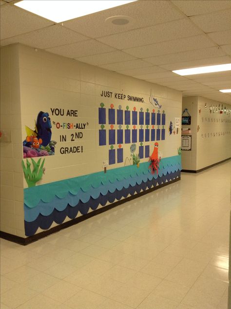 Elementary school hallway decor 2nd Grade Hallway Bulletin Board, Elementary Hallway Ideas, School Coridoor Decorations, Hallway Displays Elementary, School Entryway Ideas Elementary, Elementary School Hallway Ideas, Classroom Hallway Display, Kindergarten Hallway Display, School Hallway Themes