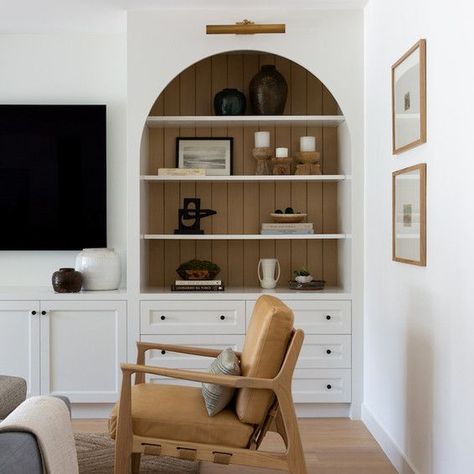 Arched built-ins Gate Lodge, California Design Interior, Room Cupboard, White Built Ins, Bedroom 2024, Tv Built In, Tv Area, Built In Shelves Living Room, Living Room Built Ins