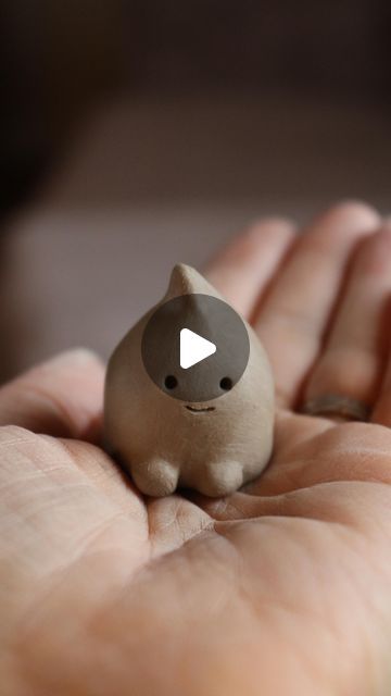 Small Sculpture Ideas Clay, Pinch Pot Animals Ceramics, Pottery Valentine Ideas, Clay Animals Easy Step By Step, Valentine Pottery Ideas, Pottery Slab Ideas, Easy Sculpture Ideas Clay, Easy Clay Sculptures For Beginners, Air Dry Clay Projects Tutorials