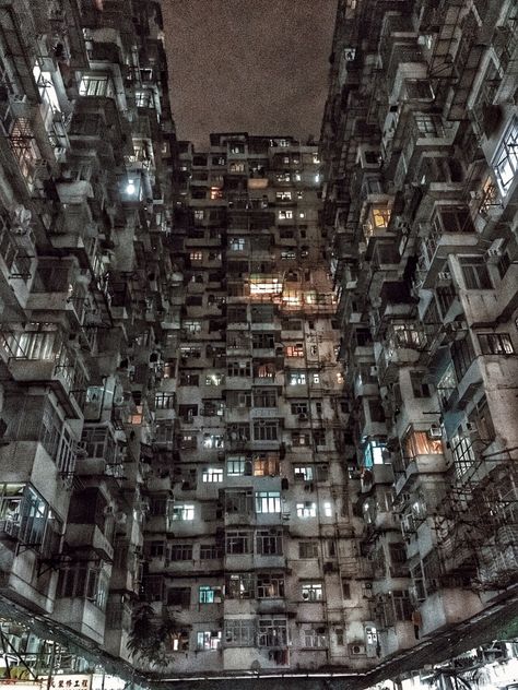 Urban Hell, Kowloon Walled City, Sci Fi Environment, Asian Architecture, Cyberpunk City, Architecture Drawing Art, Walled City, Brutalist Architecture, Urban Environment