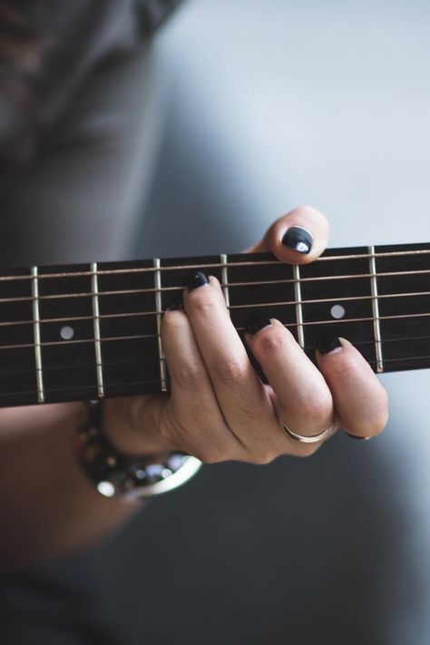 Female Guitarist Aesthetic, Person Playing Guitar, Playing Guitar Aesthetic, Aesthetic Guitar, Playing A Guitar, Guitar Aesthetic, Guitar Illustration, Musician Humor, 4k Wallpaper Iphone