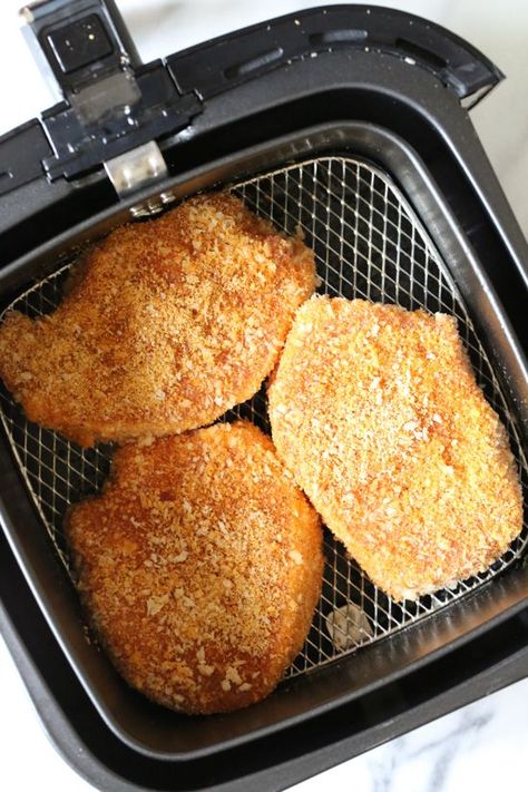 These Crispy Boneless Breaded Pork Chops come out moist on the inside and crispy on the outside! Made in the air fryer so they take just 12 minutes to cook. Air Fryer Recipes Pork, Boneless Pork Chop Recipes, Breaded Pork Chops, Air Fryer Pork Chops, Cooks Air Fryer, Chop Recipes, Air Fried Food, Air Fryer Oven Recipes, Air Fry Recipes