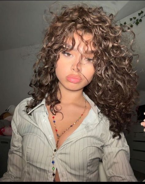 Curly Hair Routine Aesthetic, Curly Short Hair Aesthetic, Short Curly With Bangs, Mrs Bella, Best Routine, Loose Curly Hair, Curly Hair Inspo, Curly Hair Beauty, Natural Curly Hair Cuts