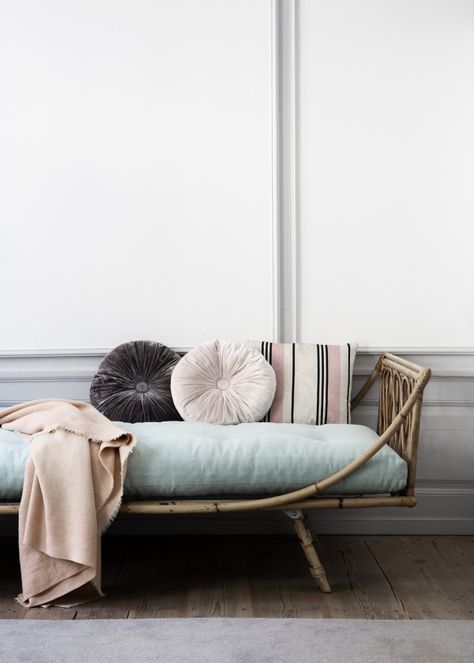 Idea to Steal: Daybed Trend - Apartment34 Rattan Daybed, Day Bed, Design Del Prodotto, Decor Minimalist, Montpellier, Banquette, Elle Decor, My New Room, Home Fashion