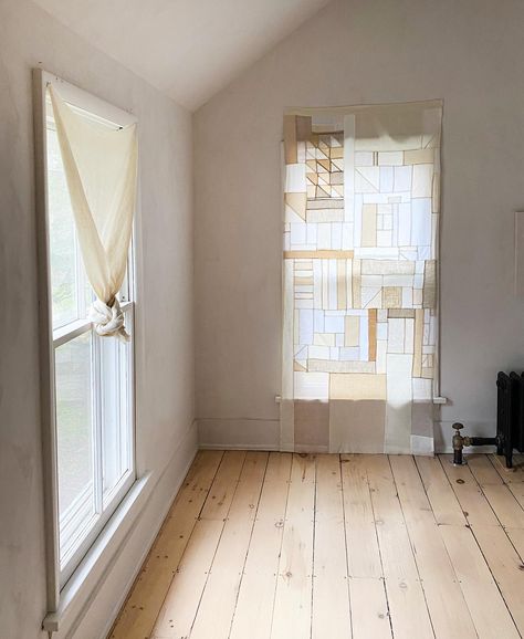 Thompson Street Studio (@thompsonstreetstudio) • Photos et vidéos Instagram Quilt Designs, Linen Canvas, Work In Progress, Quilting Designs, Cotton Linen, Design Inspiration, Shades, Curtains, Silk