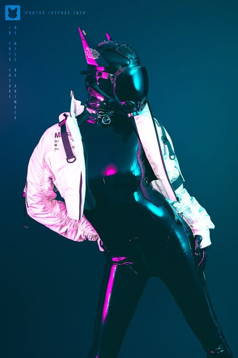 Black Latex Gloves, Vaporwave Fashion, Evangelion Cosplay, Armadura Cosplay, Art Beat, Cyberpunk Girl, Cyberpunk Aesthetic, Cyberpunk Fashion, Badass Style