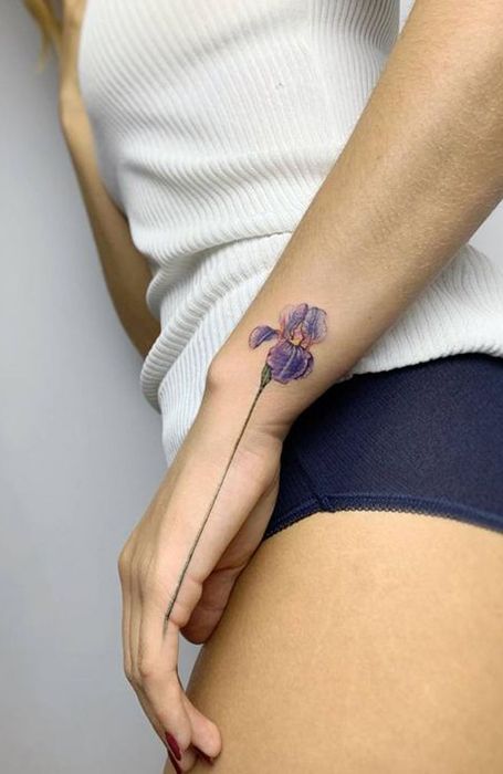 Iris Flower Tattoo Iris Flower Tattoo, Botanisches Tattoo, Iris Tattoo, Beautiful Flower Tattoos, Small Flower Tattoos, Wrist Tattoos For Women, Elegant Tattoos, Iris Flowers, Creative Tattoos