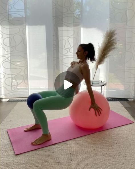 Pilates Big Ball Exercises, Ball Pilates, Ball Workout, Balance Ball, Pilates Fitness, Exercise Ball, Weight Workout, Big Balls, Weight Workout Plan