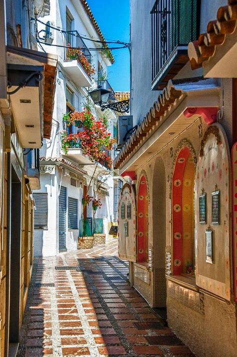 Alley Way, Marbella Spain, Voyage Europe, Spain And Portugal, Andalusia, Spain Travel, Beautiful Places To Visit, Pretty Places, Places Around The World