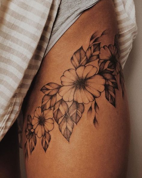 30 Attractive Small Thigh Tattoos ideas To Try Inner Thigh Tattoos, Front Thigh Tattoos, Small Thigh Tattoos, Upper Thigh Tattoos, Side Thigh Tattoos, Cute Thigh Tattoos, Girl Thigh Tattoos, Tattoo Ankle, Flower Thigh Tattoos