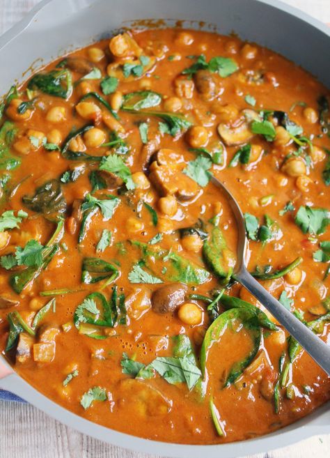 Chickpea & Mushroom Curry | Gina Burgess Chickpea Mushroom, Sausage Mushroom, Mushroom Curry, Mushroom Varieties, Cheap Dinner Recipes, Cheap Dinners, Vegetable Puree, Stuffed Mushroom Caps, My Partner