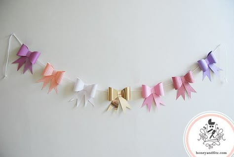 DIY Paper Bow Garland Diy Nursery Mobile, Kids Tea Party, Photography Backdrops Diy, Bow Garland, Bow Template, Paper Bow, Anna Griffin Cards, Diy Nursery, Diy Bow