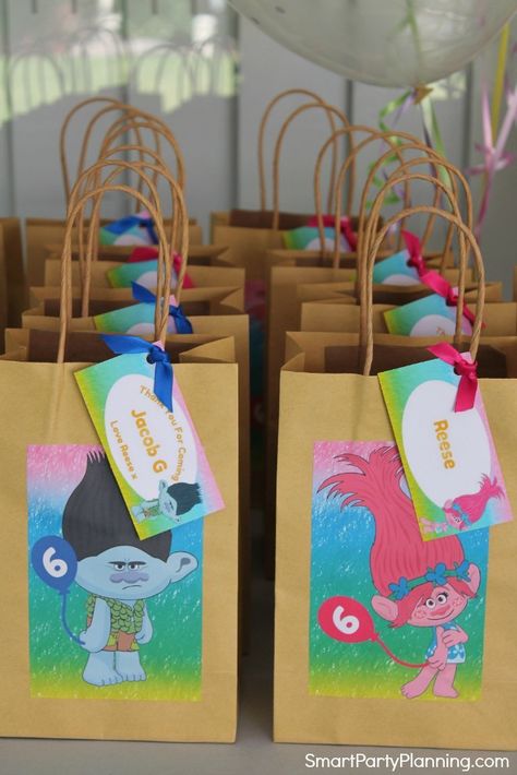 Trolls favor bags Trolls Birthday Party Favors, Diy Trolls Birthday Party Decorations, Boys Trolls Birthday Party, Trolls Boy Birthday Party, Boy And Girl Birthday Party Themes, Trolls Birthday Party Ideas Decorations, Trolls Party Decorations, Trolls Party Food, Trolls Themed Birthday Party