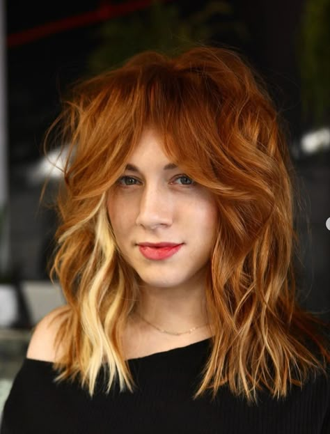 Curtain Bangs Hairstyle, Hair Color Ideas Red, New Hair Color Trends, Color Block Hair, Peekaboo Hair, New Hair Ideas, Bangs For Women, Lob Haircut, Curly Hair With Bangs