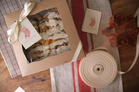 Jenny Steffens Hobick: hostess gifts Cinnamon Rolls Christmas Gift, Cinnamon Roll Gift, Cinnamon Rolls Christmas, Homemade Cinnamon Roll, Baking Basket, Cinnamon Roll Bread, Frozen Bread Dough, Bread Packaging, Baking Packaging