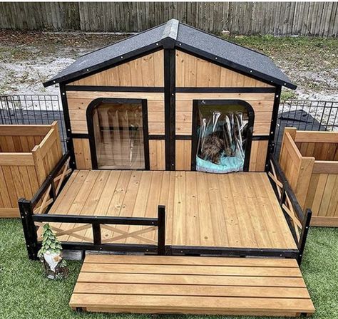 Outdoor Dog Spaces, Large Dog House Outdoor, Dog House With Porch, Dog House Outdoor, Medium Sized Dog, Dog Bedroom, Diy Pet Bed, Niche Chat, Dog Shelter