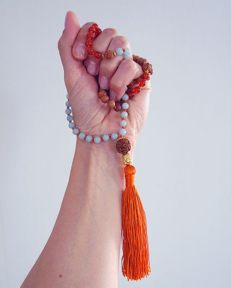 How to Use a Mala | http://BananaBloom.com #malabeads #yoga #mala #meditation Mala Mantra, Personal Mantra, Positive Mantras, Yoga Mala, Rudraksha Beads, Mala Meditation, I Am Beautiful, Yoga Accessories, 108 Bead