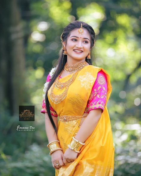 Assamese Bride, Haldi Pose, Haldi Ideas, Haldi Photoshoot, Pre Shoot, Haldi Ceremony Outfit, Celebrities Earrings, Indian Bride Photography Poses, Biker Photography