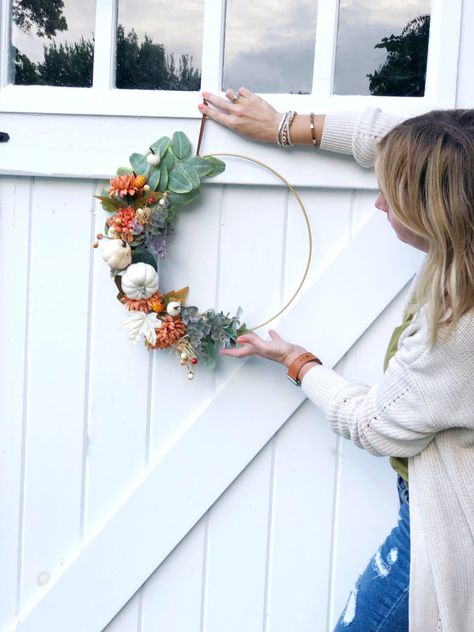 How To Make a Simple Fall Hoop Wreath - Jordecor Fall Wreath Metal Hoop, Fall Hoop Wreaths For Front Door, Halloween Hoop Wreath, Simple Diy Fall Wreath, Winter Hoop Wreath, Wire Hoop Wreath, Simple Fall Wreath Diy, Fall Wire Wreaths Diy, Fall Hoop Wreath Diy