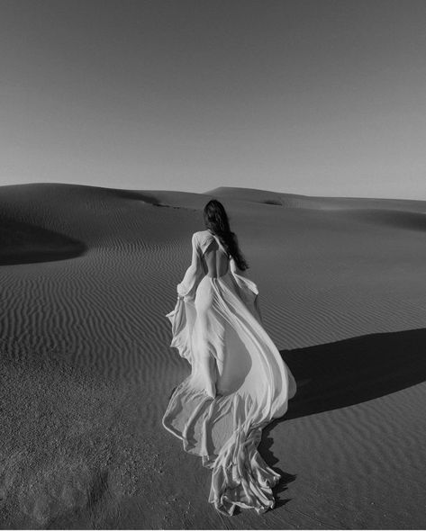 White Sand Dunes Photoshoot, Desert Photography Model, Sand Dune Wedding, Desert Photoshoot Outfit, Dune Photoshoot, Dune Wedding, Desert Photoshoot Ideas, Beach Fashion Editorial, Sand Dunes Photoshoot