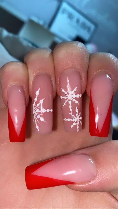 Simple Xmas Nails Acrylic, Christmas Coffin Acrylic Nails, Red Christmas Nails 2022, Christmas Nails Red And White, Christmas Nails Acrylic Coffin, Nail Art Designs 2023, Summer Nails Ideas, Accent Nail Designs, Ten Nails